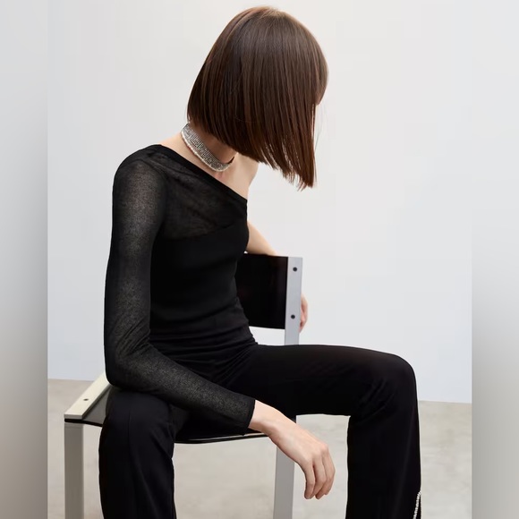 Mango Asymmetric design top - Picture 4 of 5